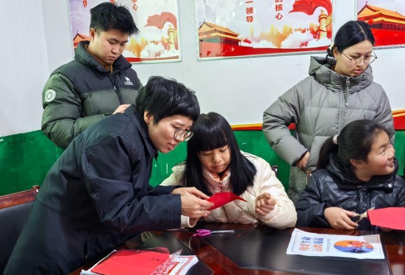 貴州盤州：當非遺邂逅法治，新春主題黨日活動“走新”更“走心”